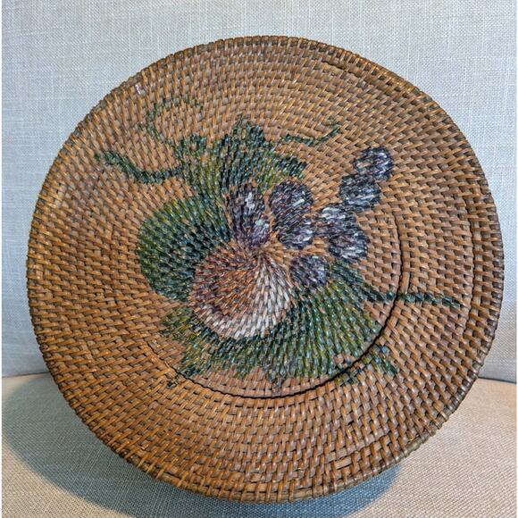 Vintage Woven Wicker Round Sewing Basket with Painted Lid 11.5" Diameter - Picture 4 of 14